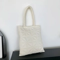 Gesteppte cremefarbene Tote-Bag mit großem Fassungsvermögen und Rautenmuster - Weiß