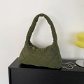 Sac à épaule matelassé vert armée avec surpiqûres en losange et chaîne métallique - Vert