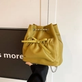 Bolso saco verde oliva con lazo y correa de cadena plateada en cuero PU texturizado - Verde