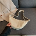 Bolso de media luna de pana beige con correa ancha ajustable de diseño minimalista - Beige