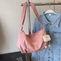 Borsa tote in nylon rosa a pieghe con toppa iFashion e ciondolo in peluche - Con Ciondolo / Rosa