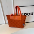Gesteppte Tragetasche in gebranntem Orange mit Rautenmuster und Schulterriemen - Orange