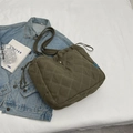 Sac fourre-tout en nylon matelassé vert olive foncé avec coutures en losange et cordon - Vert