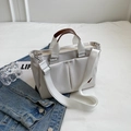 Bolso tote de lona blanca con asas de cuero marrón y correa de hombro ajustable - Blanco Roto