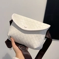 Bolso bandolera trenzado blanco crema con correa de tela marrón y hebilla metálica - Blanco