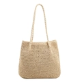 Große beige geflochtene Strohtasche mit schmalen Schultergurten für den Strandurlaub - Gebrochenes Weiß