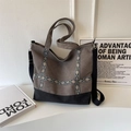 Grande borsa tote in tela marrone con ricamo etnico e base nera a contrasto - Grigio