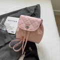 Mini sac à dos rose pâle matelassé avec bretelles en chaîne argentée et fermoir - Rose Sans Pendentif