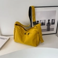 Minimalistische senfgelbe Segeltuchtasche mit doppelten Reißverschlüssen und breitem Gurt - Gelb