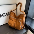 Sac bandoulière en nylon marron avec poches multiples et large bandoulière réglable - Marron