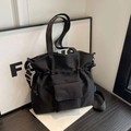 Vielseitige schwarze Canvas-Einkaufstasche mit Kordelzug und Vordertasche mit Riemen - Schwarz