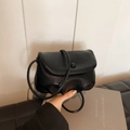 Fashionable black pleated cloud crossbody bag in lychee pattern textured leather - Black