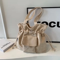 Gran bolso tote beige de pana con cierre de cordón y bolsillo delantero con solapa - Blanco Roto