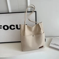 Bolso tote minimalista en lona de algodón blanco roto con etiqueta de marca - Gris Beige