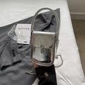 Silberne Mini-Umhängetasche mit Vintage-Crackle-Struktur und Kettenriemen für Damen - Silber