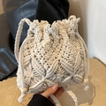 Secchiello in paglia intrecciata crema con motivi boho e coulisse in perle di legno - Bianco Sporco