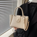 Borsa a secchiello minimalista in pelle beige con trama a grana e dettagli in argento - Bianco Sporco