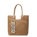 Große geflochtene Stroh-Tote-Bag mit Fransentüdeln und bösem Blick Anhänger in Weiß - Khaki