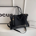 Grande borsa tote in tela nera con contrasto in pelle e doppie nappe decorative - Nero