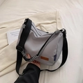 Borsa tote in tela grigia con tracolla nera larga e targhetta logo in pelle - Grigio
