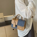 Sac à bandoulière bicolore en cuir kaki et denim bleu avec détail en métal doré - Marron & Bleu