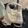 Sac cabas chic en similicuir blanc cassé avec papillons et pendentif nuage peluche - Blanc Cassé Avec Pendentif