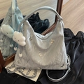 Sac fourre-tout argenté froissé avec breloques papillon et pendentif nuage doux - Argent avec pendentif