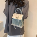 Mini sac à dos en denim bleu clair et cuir argenté avec détail papillon perlé - Argent PU Patchwork Denim / Argent