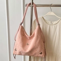 Borsa hobo rosa a pieghe con ciondoli a farfalla argentati e tracolla a catena - Rosa Senza Pendente