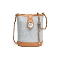 Borsa a secchiello in denim blu e pelle marrone con catena argento e chiusura a girello - Stile Denim Tan