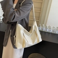 Sac fourre-tout en cuir verni crème avec zips élégants et finition brillante - Blanc Cassé