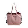 Bolso tote de nailon rosa con cierre de cordón y forro en contraste color burdeos - Rosa