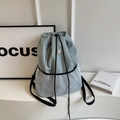 Zaino in nylon grigio-azzurro chiaro con chiusura a coulisse e tasche in rete - Blu