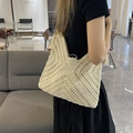 Schicke hohlgestrickte Tragetasche mit Quasten und großer Kapazität für den Sommer - Gebrochenes Weiß