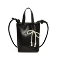 Mini bolso de cuero brillante negro con lazo de perlas y correas con nudos - Negro