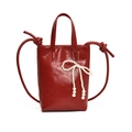 Mini bolso tote de charol rojo con colgante de lazo de perlas y correa bandolera - Rojo