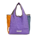 Dreifarbige Patchwork-Tragetasche in Lila, Orange und Dunkelblau mit Mikrofalten-Textur - Lila