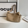 Grande borsa a tracolla kaki minimalista con ampia tracolla regolabile e cerniera - Cachi