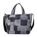 Blaue Denim-Patchwork-Tragetasche mit schwarzem Schultergurt und Doppelgriffen - Schwarz