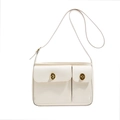 Bolso bandolera beige con bolsillos dobles y un cierre de giro dorado ovalado - Blanco Roto