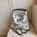 Sac fourre-tout blanc à imprimé papillon avec chaîne argentée et bijou nœud - Noir