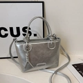 Mini borsa a secchiello argento testurizzato con manici tondi e nodi decorativi - Argento