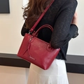 Borsa a secchiello rosso scuro retrò in pelle cerata lucida con manico annodato e targa - Rosso