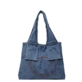Middenblauwe denim shopper met klepzakken aan de voorkant en rond borduurwerk - Blauw