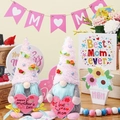 Set di due gnomi per la festa della mamma con cuori rosa e cappelli con rose - Combinazione Ragazzo E Ragazza / Stile di Coppia