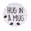Insegna rotonda in legno rustico con testo 'HUG IN A MUG' e motivi di chicchi di caffè - Blocco di Legno Tondo (HUG IN A MUG) / Bianco