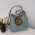 Sac fourre-tout en denim bleu clair avec détails en cuir brun et grande capacité - Bleu clair