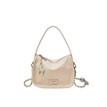 Bolso de hombro beige elegante con cadena plateada y colgante de moda - Dianthus