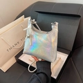 Irisierende silberne Handtasche mit Perlenherz-Anhänger in einer Geschenkbox - Mit Ornament / Perlmutt Silber