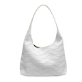 Witte tote bag met gegolfde lederen textuur en comfortabele schouderbanden - Broken Wit